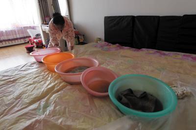 象州楼上漏水，住户失联，小区没物管，业主维权难！律师来支招……
